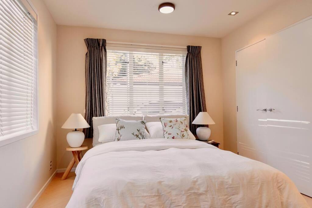 Modern Lifestyle Retreat With Stunning City View Auckland Bagian luar foto