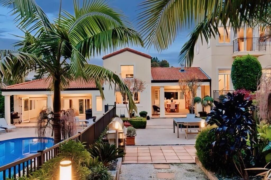 Modern Lifestyle Retreat With Stunning City View Auckland Bagian luar foto